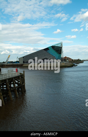 Der Tiefe dockt das Aquarium am Rumpf gebaut im Jahr 2000 Stockfoto