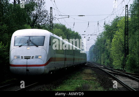 Deutsche Bahn Inter City express Personenzug, Leichlingen in der Nähe von Köln, Nordrhein-Westfalen, Deutschland. Stockfoto