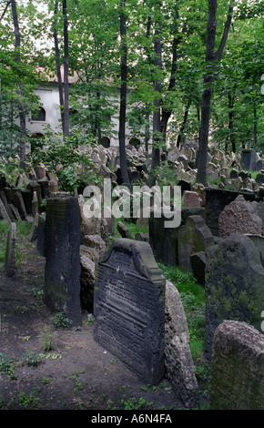 Alte jüdische Friedhof in das alte jüdische Viertel von Prag Stockfoto