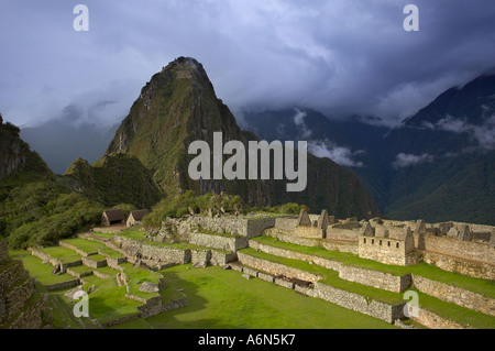 Gewitterwolken über Machu Picchu Peru Südamerika Stockfoto