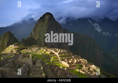 Gewitterwolken über Machu Picchu Peru Südamerika Stockfoto