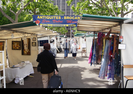 Kunst-Messe auf dem Boulevard Edgar Quinet Montparnasse vor dem Montparnasse-Turm angeblich die zweite höchste in Europa Stockfoto