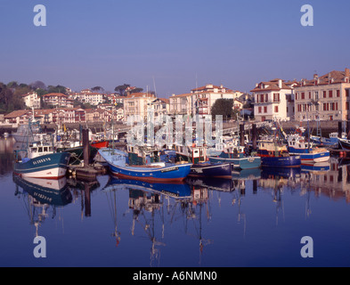 Frankreich zahlt baskische St Jean de Luz Hafen Stockfoto