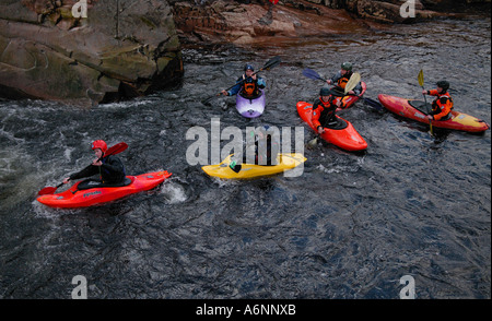 Wildwasser Kajak in Glen Etive, Schottisches Hochland, Schottland UK Europe Stockfoto