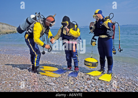 Instruktor Ausbildung zwei Taucher Süd Küste von England UK Stockfoto