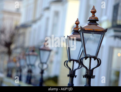 Viktorianischen oder edwardianischen Straßenlaternen außerhalb Eigenschaften in Llandudno, North Wales, UK Stockfoto