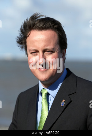 Premierminister David Cameron am Meer in Llandudno, Nordwales Stockfoto
