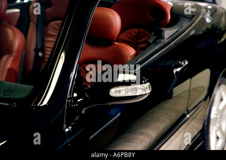 Detail des schwarzen Mercedes Benz hautnah Stockfoto