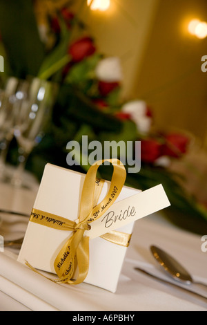 Braut Hochzeit Gunst auf Tisch bei der Hochzeit Frühstück Stockfoto