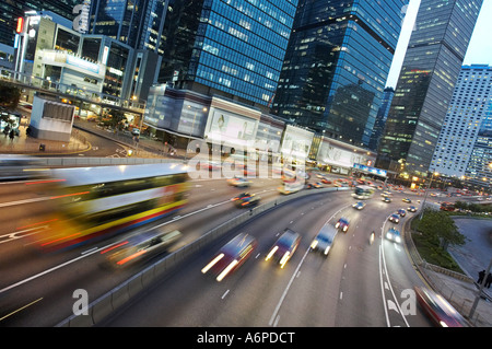 Unschärfe des Verkehrs auf Hong Kong Island Stockfoto