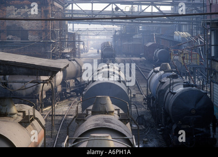 Rangierbahnhof für Tanker Schienenfahrzeuge in Chemiefabrik Stockfoto