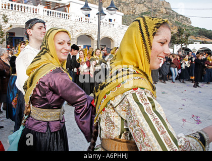 Lady Tänzer in sauberen Montag feiern Aprokreas Skyrian Festival Skyros Griechische Inseln Griechenland Hellas Stockfoto