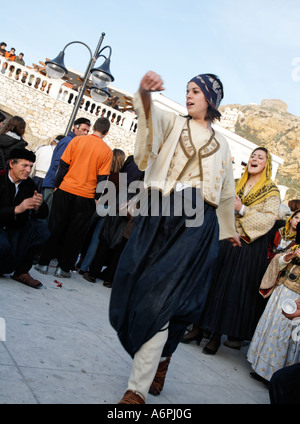 Dame Tänzerin in sauberen Montag feiern Aprokreas Skyrian Festival Skyros Griechische Inseln Griechenland Hellas Stockfoto