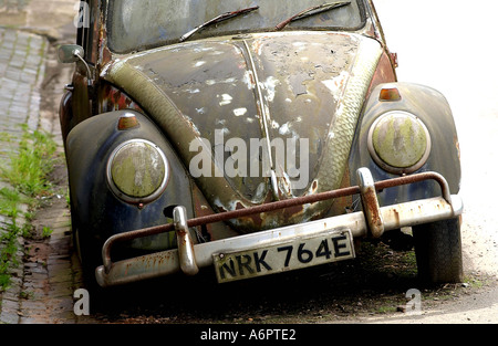 Ein altes VW-Auto auf Crick Northants UK Foto von John Robertson Stockfoto