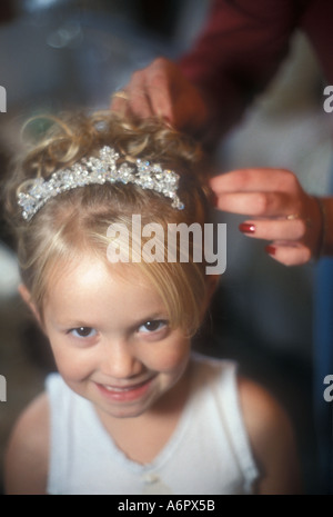 Tiara auf junge Mädchen Stockfoto