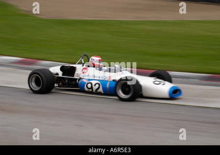 Bob Baker Rennen seine 1970 Brabham BT30 SVRA Sprint Oldtimer Grand Prix auf der Mid Ohio Sportwagen Kurs 2004 Stockfoto