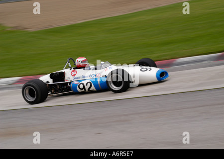 Bob Baker Rennen seine 1970 Brabham BT30 SVRA Sprint Oldtimer Grand Prix auf der Mid Ohio Sportwagen Kurs 2004 Stockfoto