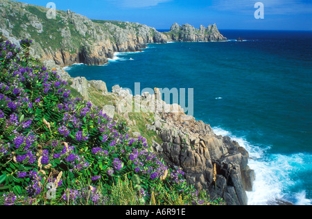 Pednvounder Pedn Vounder Cornish Strand türkisfarbenem Meer im Sommer Sonne Sonnenschein in der Nähe von Porthcurno West Penwith Cornwall England UK Stockfoto