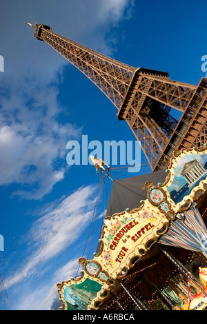 Eiffel Tower Carrousel im Vordergrund Paris Frankreich Europa Stockfoto