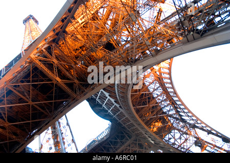 Eiffelturm Erstansicht aus unter Paris Frankreich Europa Stockfoto