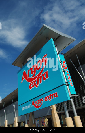 Am See West Thurrock Fachmarktzentrum mit Extra Argos Katalog speichern Zeichen Stockfoto
