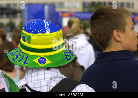 Brasilien Hat Fans zwei Kinder Kinder Jugend Jugendliche Teens Teenager fan Welt Cup Deutschland 2006 Hamburger Fanfest Fifa deutsche deutsc Stockfoto