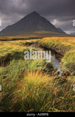 Stürmischer Himmel über Buachille Etive Mor in den schottischen Highlands Stockfoto