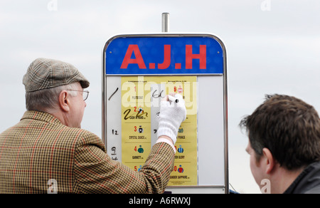 Rennbahn-Buchmacher, die Anpassung der Quoten Stockfoto