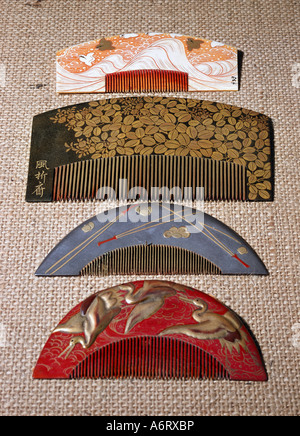 Bildende Kunst, Japan, Lack arbeiten, Kämme, Elfenbein, gold, Silber oder rot lackiert, 2. Hälfte 19. Jahrhundert, asiatisch, Kunsthandwerk, Handwerk, M Stockfoto