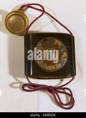 Bildende Kunst, Japan, Lackarbeiten, Inro (Medizin-Box), Holz schwarz lackiert, 19. Jh., Privatsammlung, Sternzeichen, tur Stockfoto