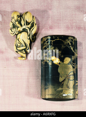 Bildende Kunst, Japan, Lack arbeiten, Inro (Medizin-Box), 19. Jahrhundert, neben einem Ebenholz Figur des th Bettelmönch Eumis Tobosaku, 18. Jh. Stockfoto