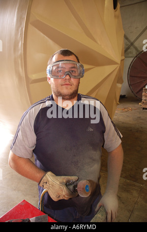 Fabrikarbeiter, hohe Schlagzähigkeit Sicherheit tragen Schutzbrille Brille Stockfoto