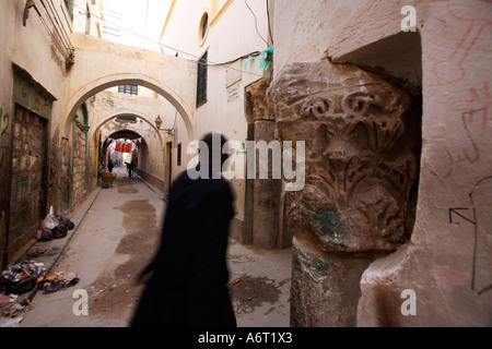 Der römische Säule Kreuzung in TheMedina in Tripoli Libyen.  Römische Säulen wurden in den Wänden der vier Ecken festgelegt. Stockfoto