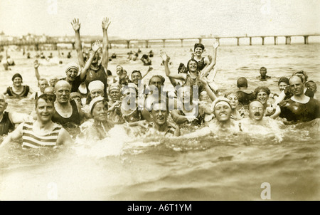 Baden, Strandbad, Badegäste auf See, Binz, Juli 1920, Stockfoto