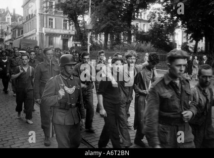 Ereignisse, Zweiter Weltkrieg/zweiter Weltkrieg, Frankreich, Dieppe, 19.8.1942, nahmen kanadische Soldaten auf dem Weg ins Straflager gefangen. Stockfoto