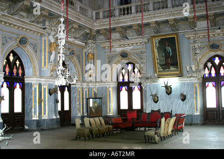 Grand Hall in der Darbargadh Palast, Bhuj, Erdbeben beschädigt die ehemalige Landeshauptstadt Kutch.Gujarat Indien Stockfoto