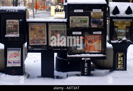 Verschneite Münz Zeitung Verzicht auf Maschinen in der Innenstadt von Salt Lake City, Utah. Stockfoto