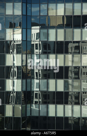 Reflexion im Ort Bürohaus windows Stockfoto