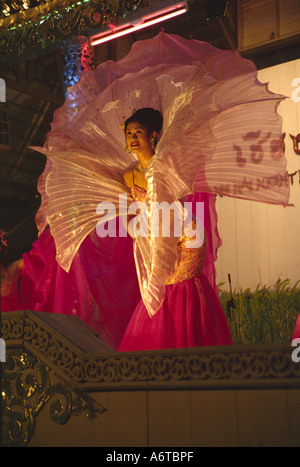 Schöne Mädchen Sängerin erklingt in Chiang Rai Nachtmarkt Nord-Thailand Stockfoto