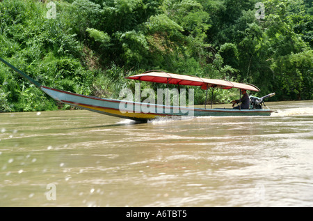 Longtail-Boot am Mae Nam Kok River zwischen Tha Ton und Chiang Rai Nord Thailand Reisen Stockfoto