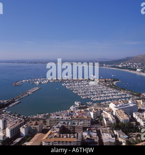 Luftaufnahme von Puerto Alcudia und Alcudiamar Marina, Nord-Ost-Mallorca, Balearen, Spanien. 20. September 2006. Stockfoto