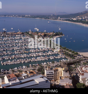 Luftaufnahme von Puerto Alcudia und Alcudiamar Marina, Nord-Ost-Mallorca, Balearen, Spanien. 20. September 2006. Stockfoto