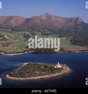 Luftaufnahme von Alcanada Golf Club, auf der Suche nach Norden über Illa d' Alcanada, in der Nähe von Puerto Alcudia, Nord-Ost-Mallorca, Balearen Stockfoto