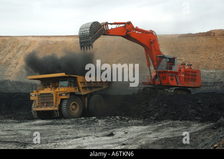 Bagger laden Zeche Central Queensland offen geschnittene Kohle Stockfoto