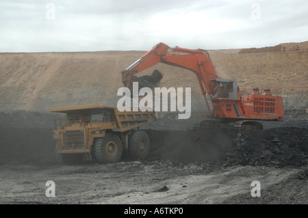 Bagger laden Zeche Central Queensland offen geschnittene Kohle Stockfoto