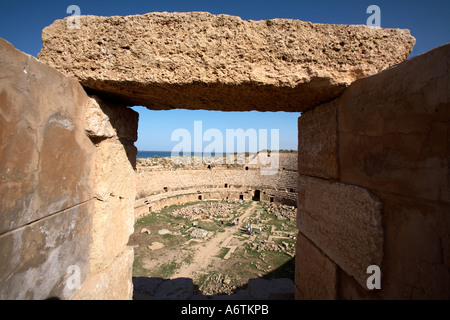 Das Amphitheater in Leptis Magna in Libyen, aus einem Hügel ausgehöhlt, gladiatoral Kämpfe beobachten könnte es zu 16000 Menschen dort halten Stockfoto