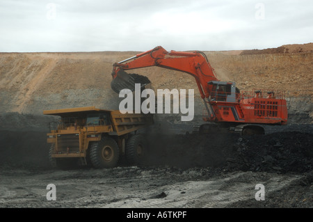 Bagger laden Zeche Central Queensland offen geschnittene Kohle Stockfoto