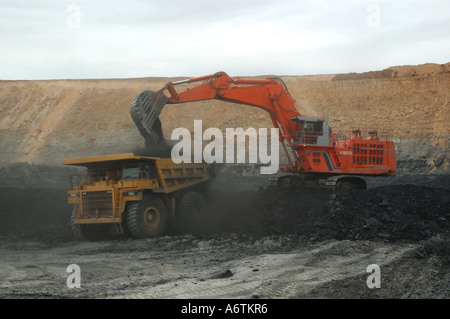 Bagger laden Zeche Central Queensland offen geschnittene Kohle Stockfoto