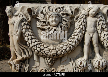 Römisches relief modellierten Sarkophag von Perge bei Antalya archäologisches Museum, Antalya Türkei angezeigt Stockfoto