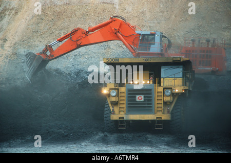 Bagger laden Zeche Central Queensland offen geschnittene Kohle Stockfoto